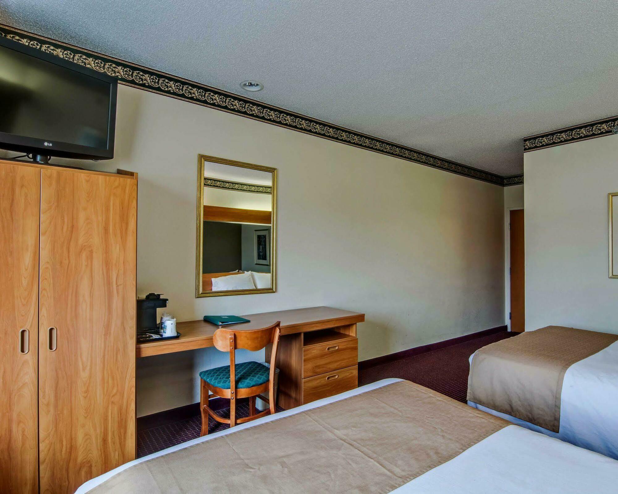 Quality Inn & Suites I-81 Exit 7 Bristol Exterior foto